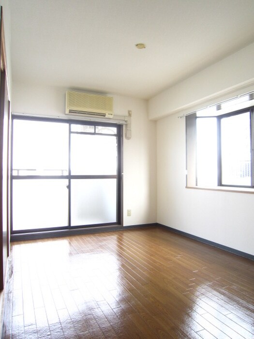 物件内観写真12　(室内からの展望)