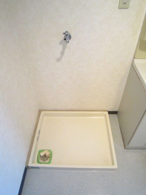 物件内観写真14　(洗濯機置場)