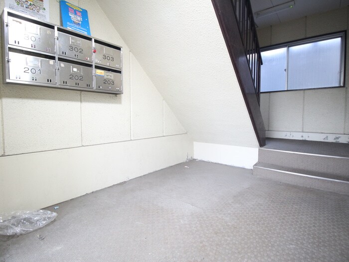 物件外観写真2　(エントランス部分)