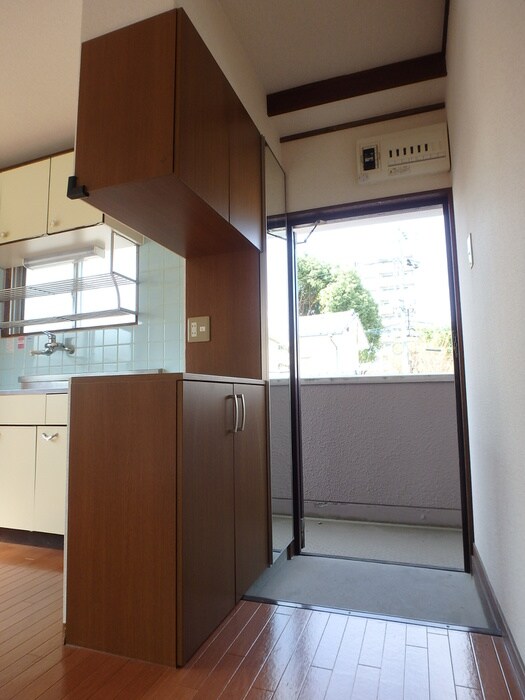 物件内観写真13　(玄関)