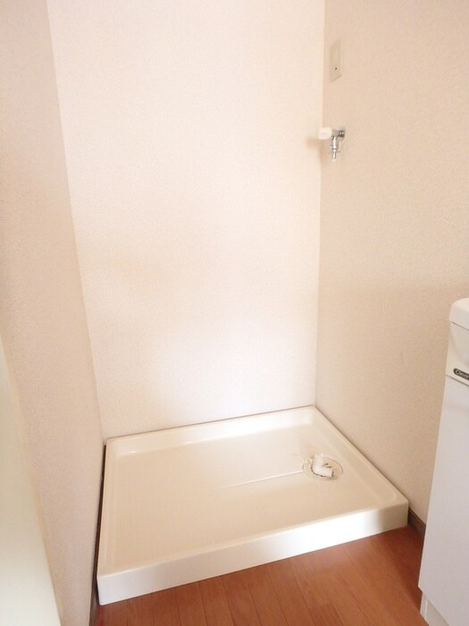 物件内観写真16　(洗濯機置場)