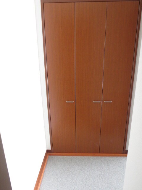 物件内観写真4　(玄関)