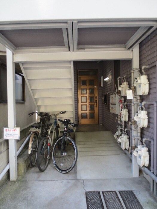 物件外観写真3　(エントランス部分)