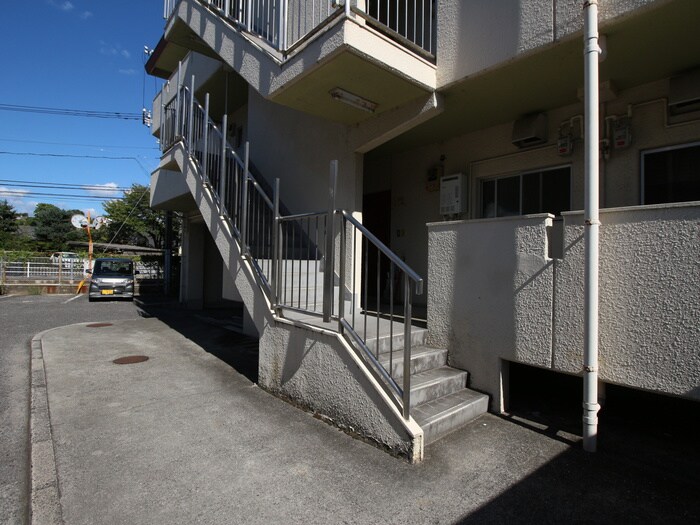 物件外観写真2　(エントランス部分)