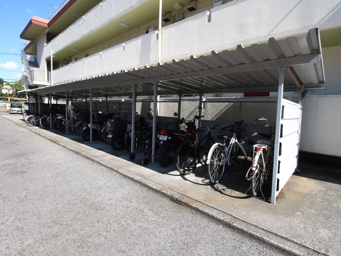 物件外観写真4　(駐輪場)