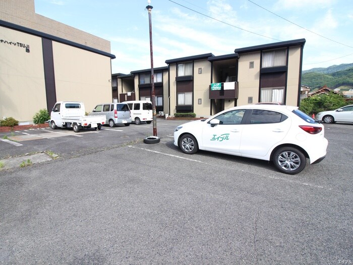 物件外観写真3　(駐車場)