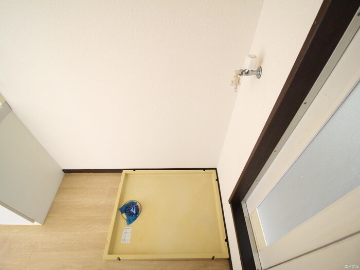 物件内観写真16　(洗濯機置場)