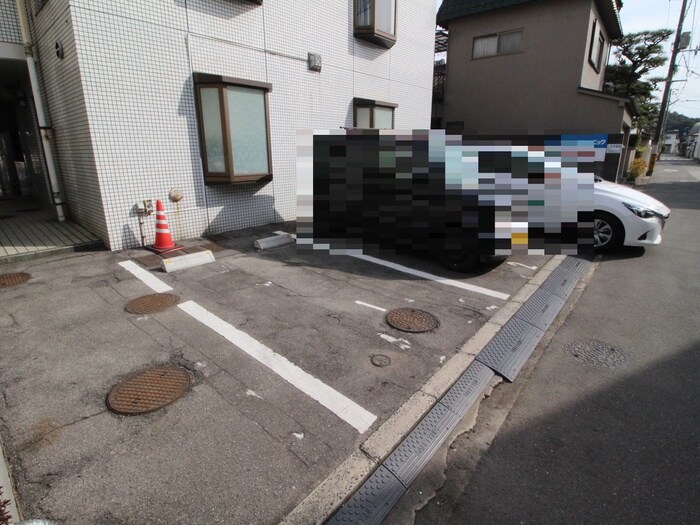 物件外観写真2　(駐車場)