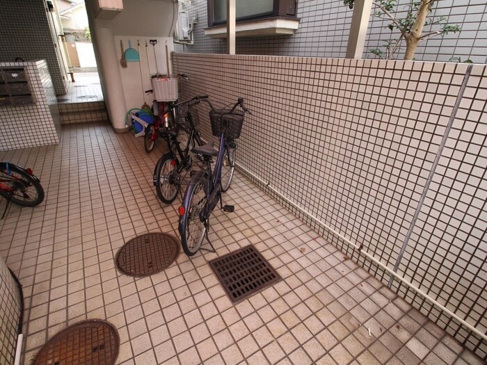 物件外観写真3　(駐輪場)
