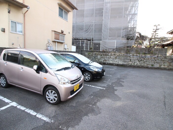 物件外観写真4　(駐車場)