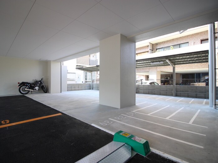 物件外観写真4　(駐輪場)