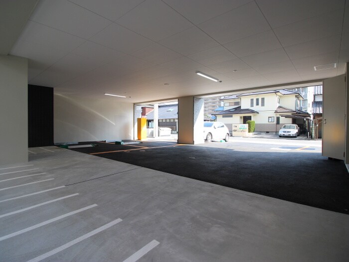 物件外観写真5　(駐車場)