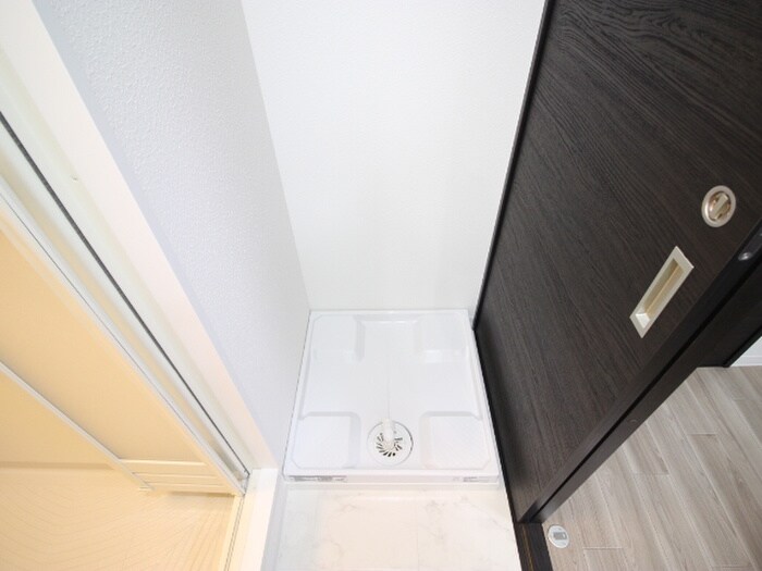 物件内観写真12　(洗濯機置場)