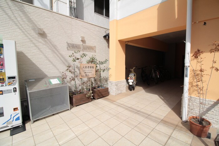 物件外観写真2　(エントランス部分)