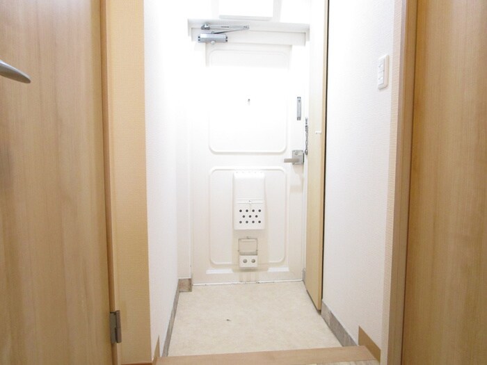 物件内観写真13　(玄関)