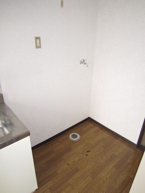 物件内観写真9　(洗濯機置場)