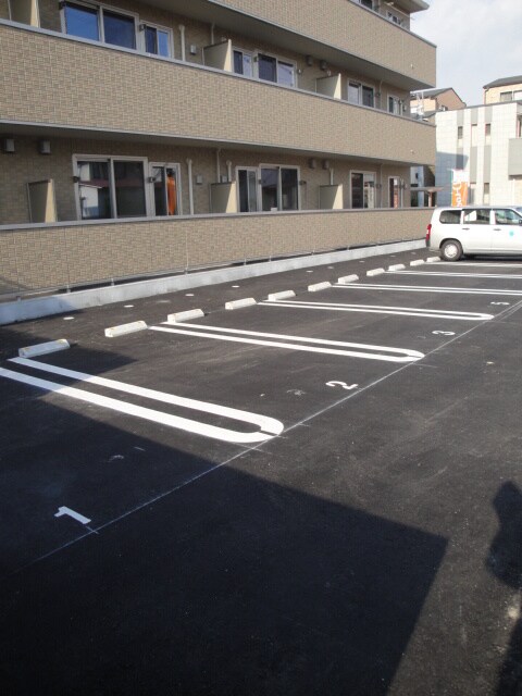 物件外観写真3　(駐車場)