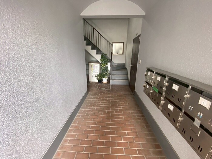 物件外観写真4　(エントランス部分)