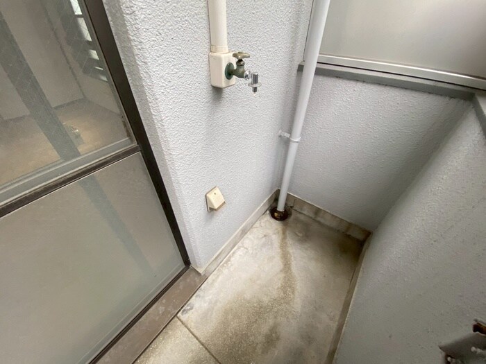 物件内観写真14　(洗濯機置場)