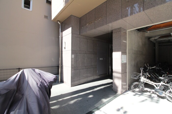 物件外観写真2　(エントランス部分)