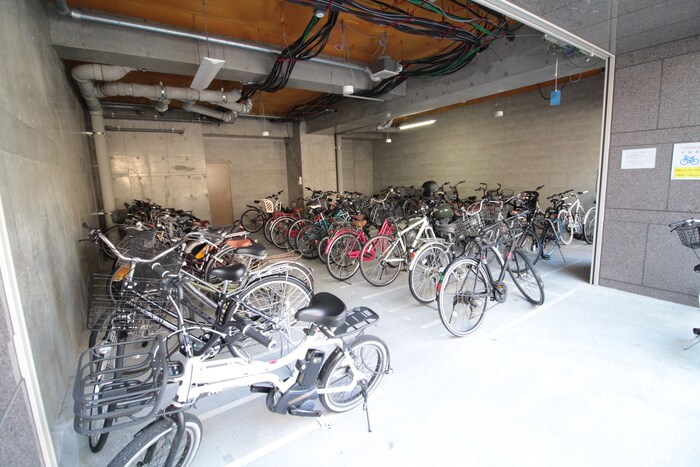 物件外観写真4　(駐輪場)