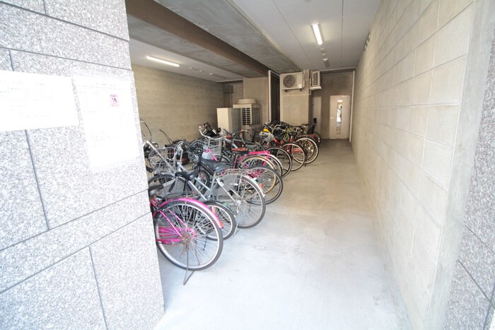 物件外観写真4　(駐輪場)