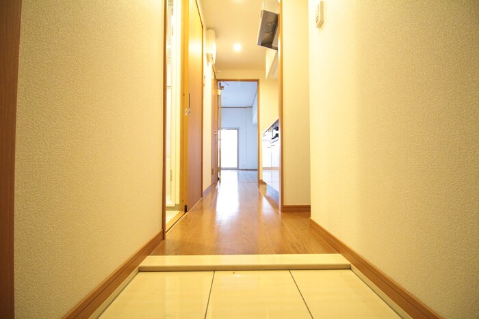 物件内観写真12　(玄関)