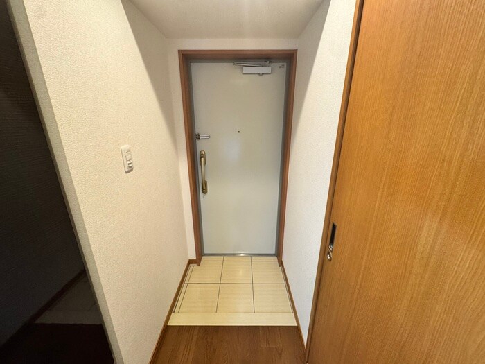 物件内観写真15　(玄関)
