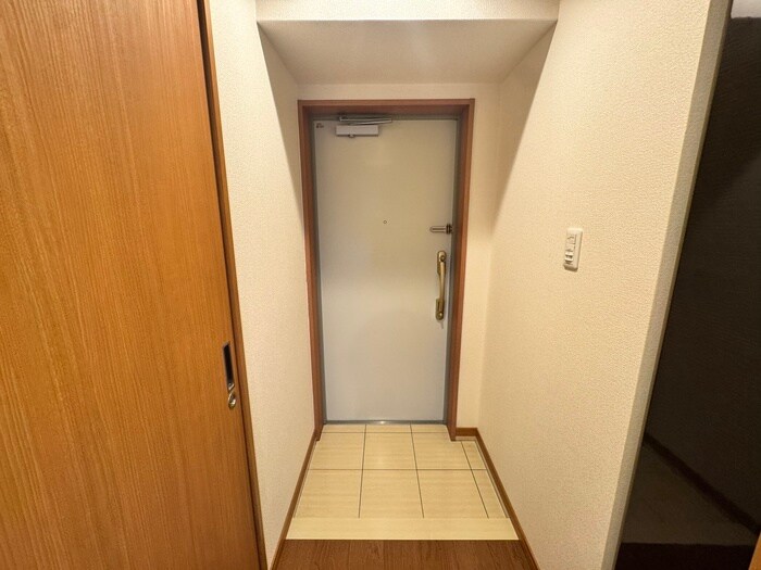 物件内観写真15　(玄関)