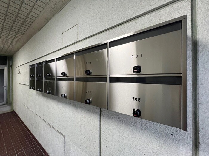 物件外観写真3　(エントランス部分)