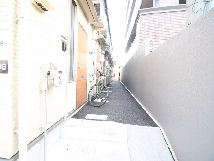 物件外観写真3　(エントランス部分)