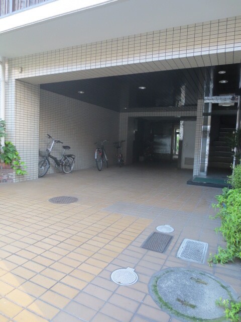 物件外観写真3　(エントランス部分)