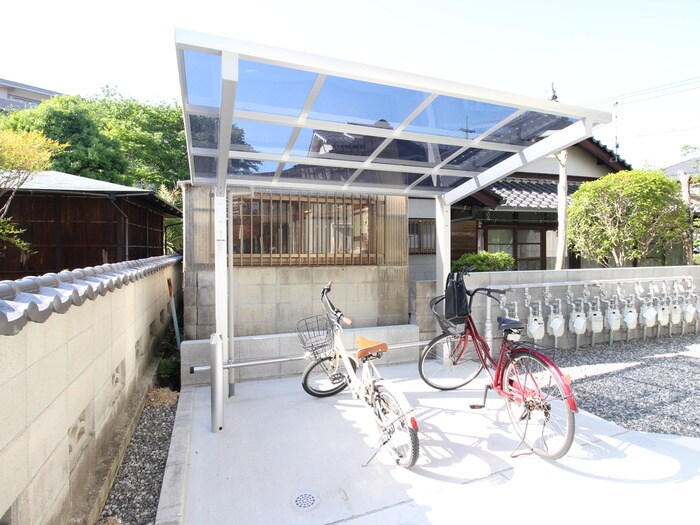 物件外観写真2　(駐輪場)