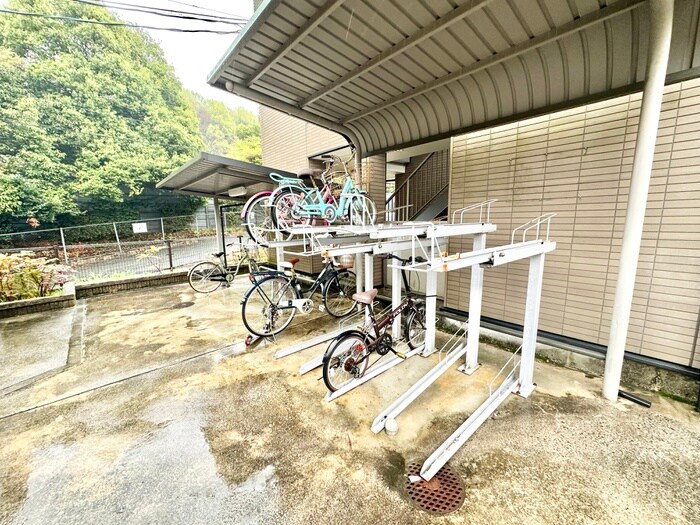 物件外観写真5　(駐輪場)