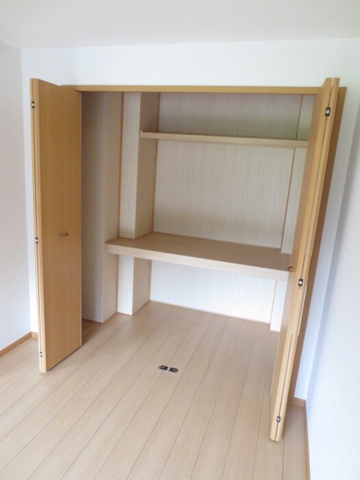 物件内観写真12　(収納)