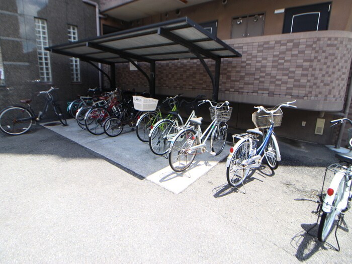 物件外観写真4　(駐輪場)