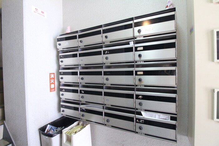 物件外観写真5　(エントランス部分)