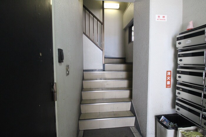 物件外観写真6　(エントランス部分)