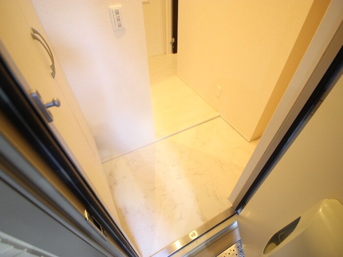 物件内観写真15　(玄関)