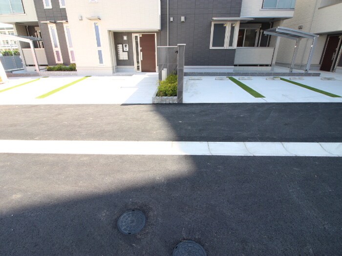 物件外観写真4　(駐車場)