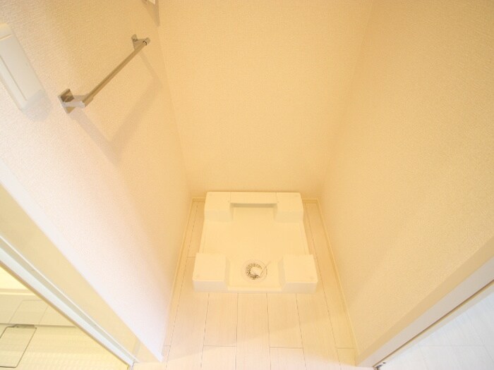 物件内観写真15　(洗濯機置場)