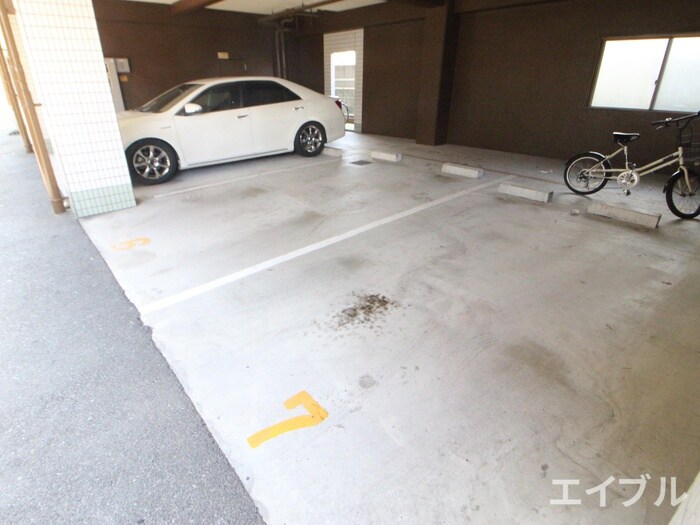 物件外観写真3　(駐車場)