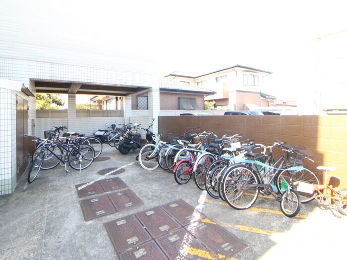 物件外観写真4　(駐輪場)