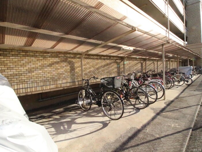 物件外観写真4　(駐輪場)