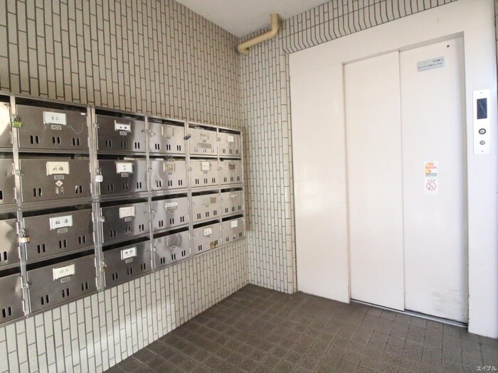 物件外観写真6　(エントランス部分)