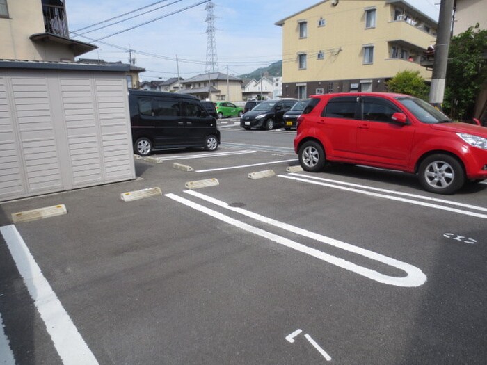 物件外観写真3　(駐車場)