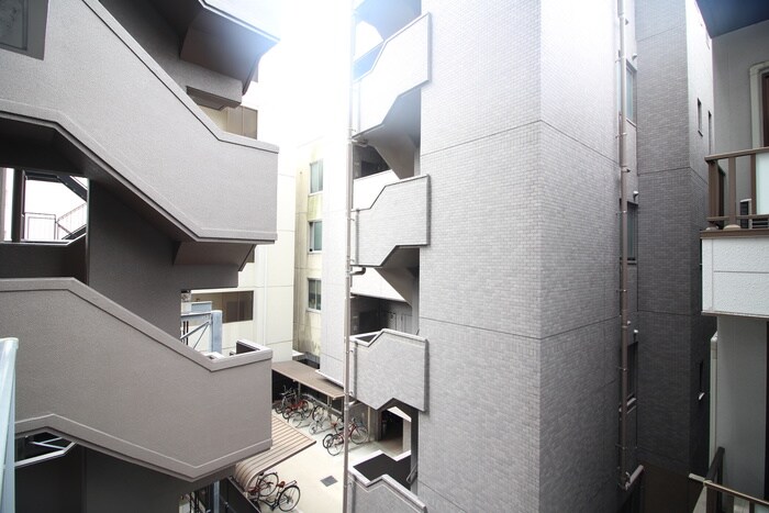 物件内観写真12　(室内からの展望)