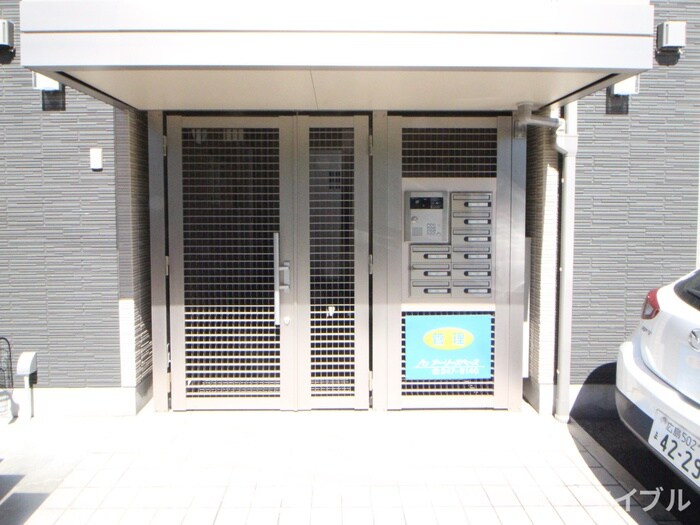 物件外観写真6　(エントランス部分)