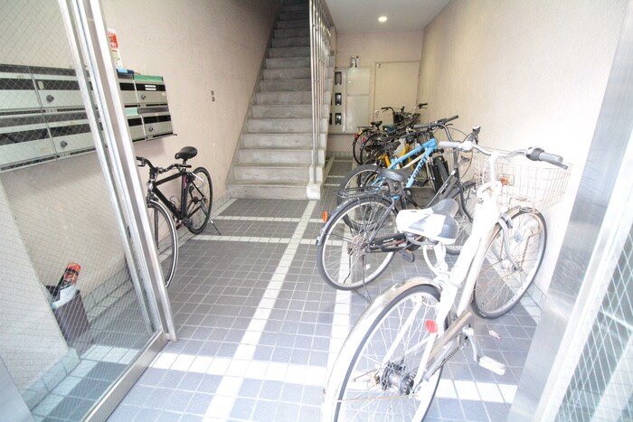 物件外観写真3　(駐輪場)