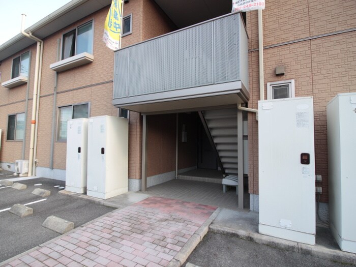 物件外観写真5　(エントランス部分)